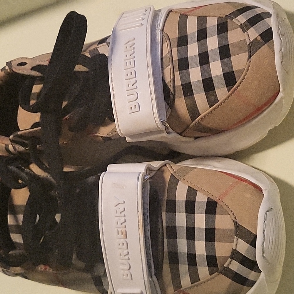 Women burberry shoes